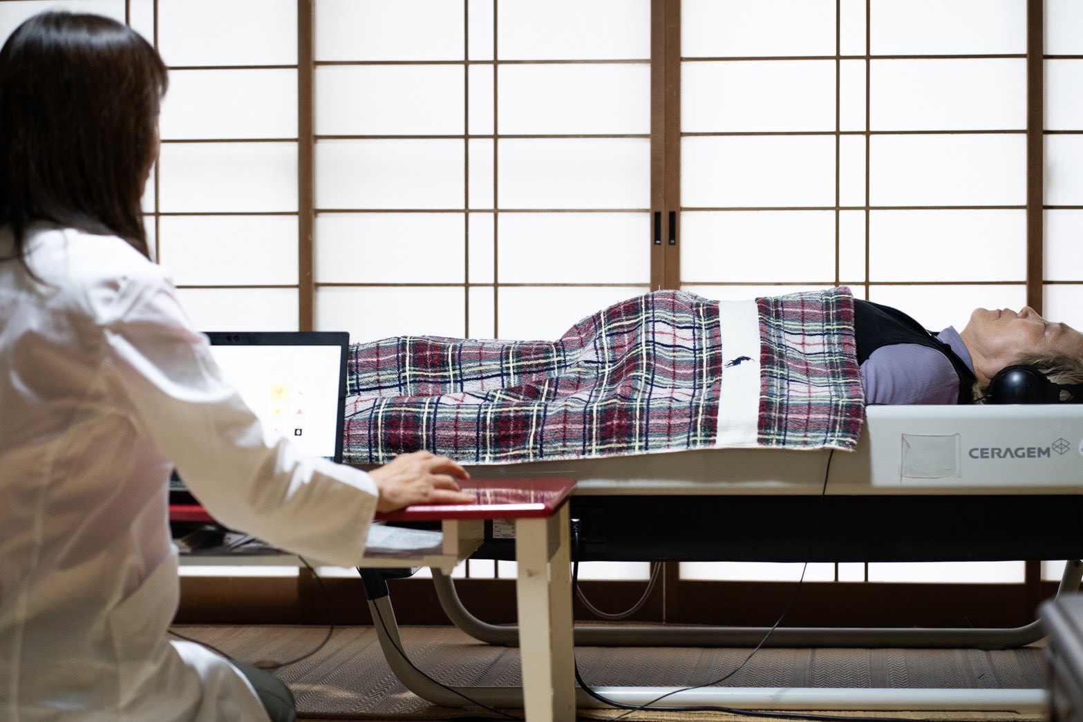 ニュースキャン ベッドに寝ているようす